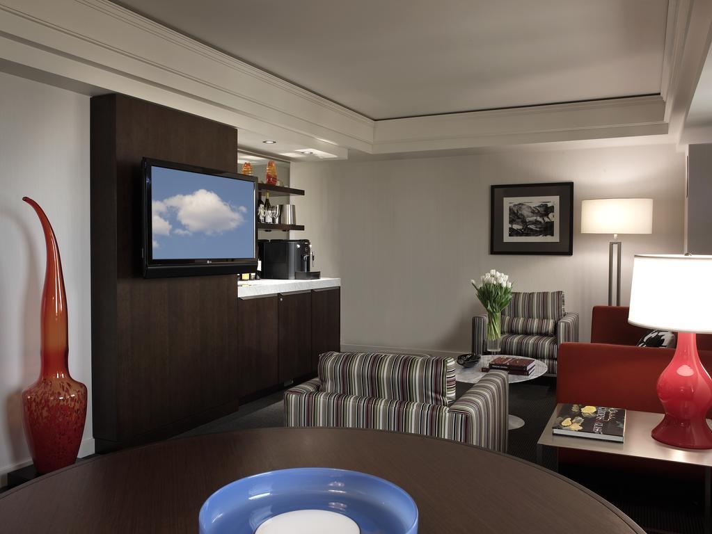 Hotel Murano Tacoma Zewnętrze zdjęcie A suite at the Renaissance Boston Harborview Hotel