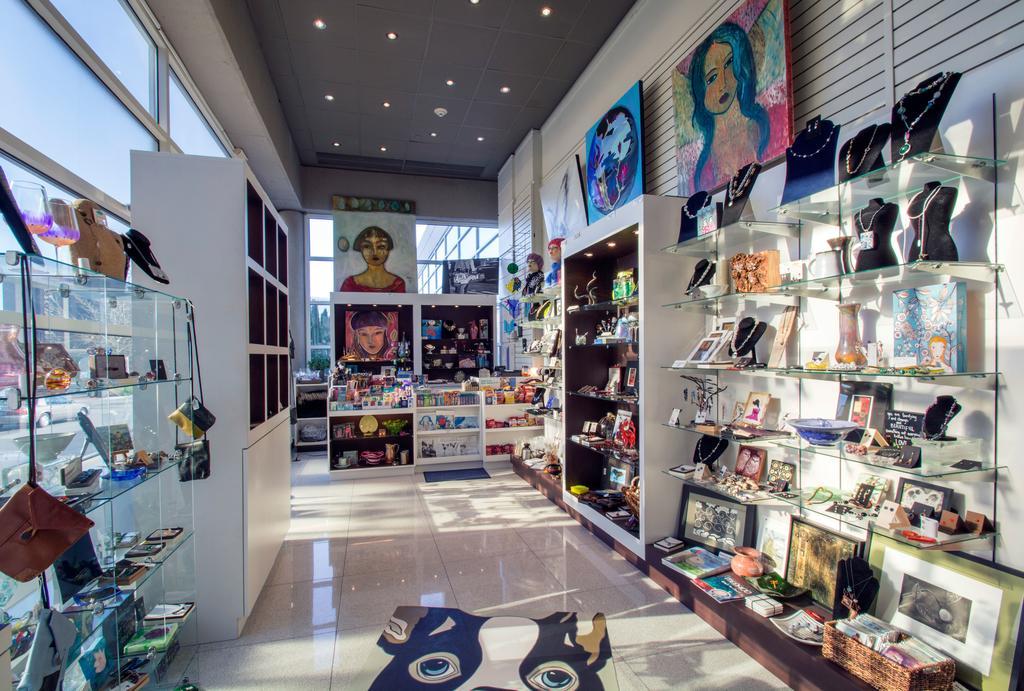 Hotel Murano Tacoma Zewnętrze zdjęcie A store in Madrid