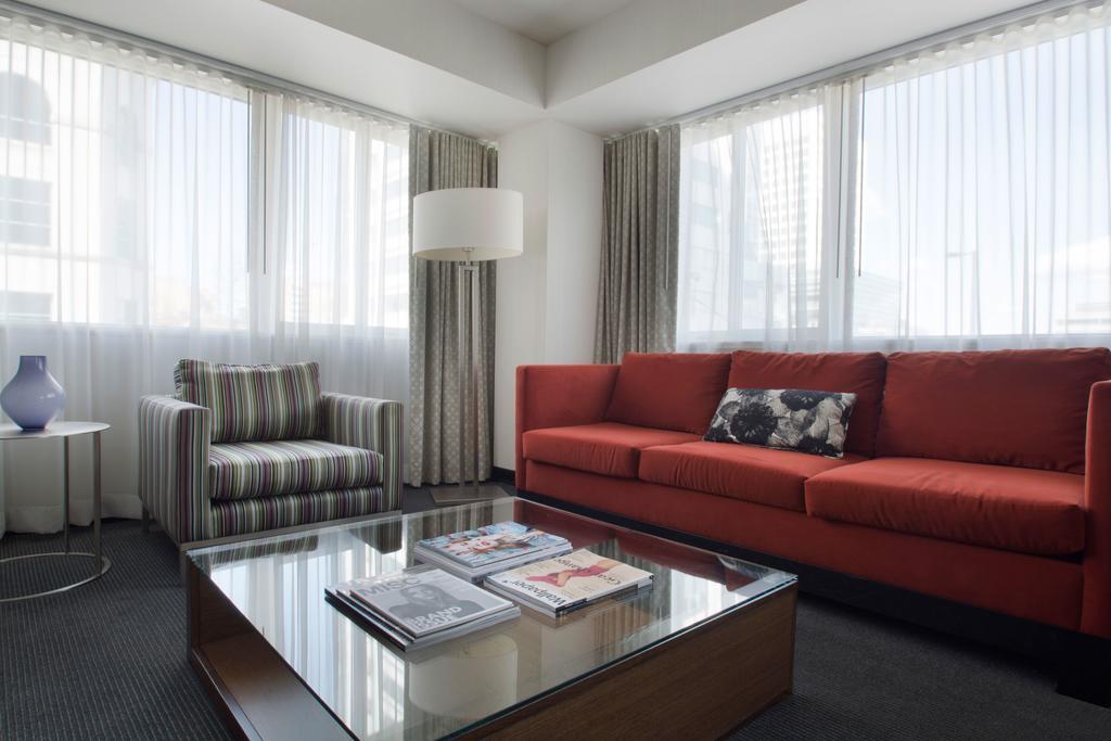 Hotel Murano Tacoma Zewnętrze zdjęcie A living room at the hotel