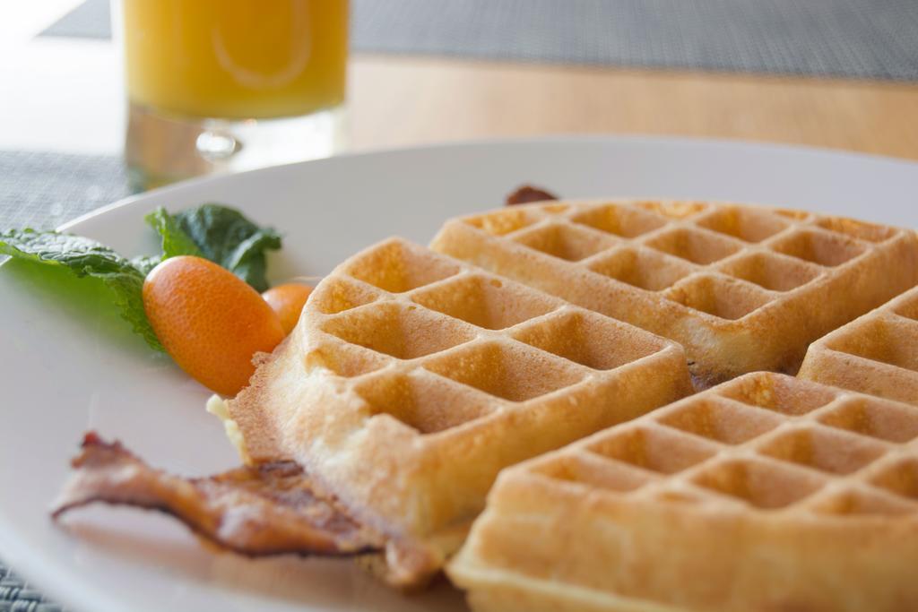 Hotel Murano Tacoma Zewnętrze zdjęcie A Belgian waffle