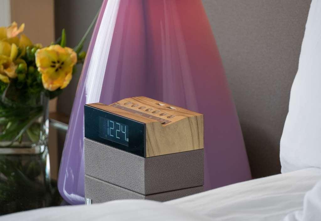 Hotel Murano Tacoma Pokój zdjęcie The new alarm clock