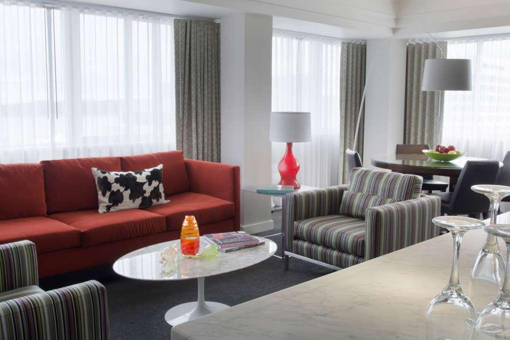 Hotel Murano Tacoma Pokój zdjęcie A suite at the hotel